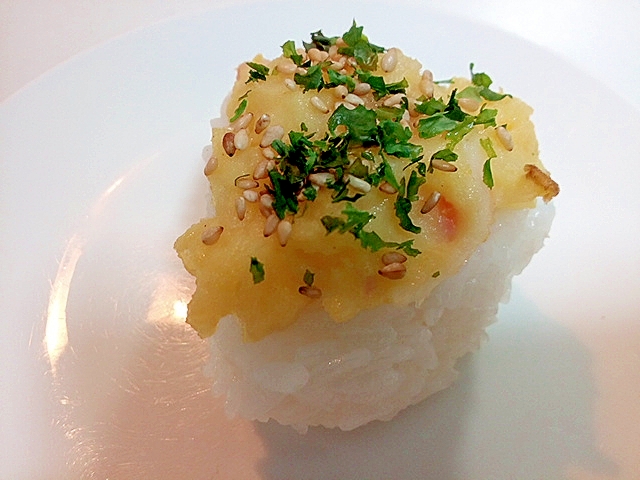 ポテトサラダとごまと青のりの焼おにぎり