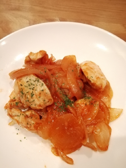 ご飯が進む！鶏胸肉と玉ねぎのケチャップ炒め