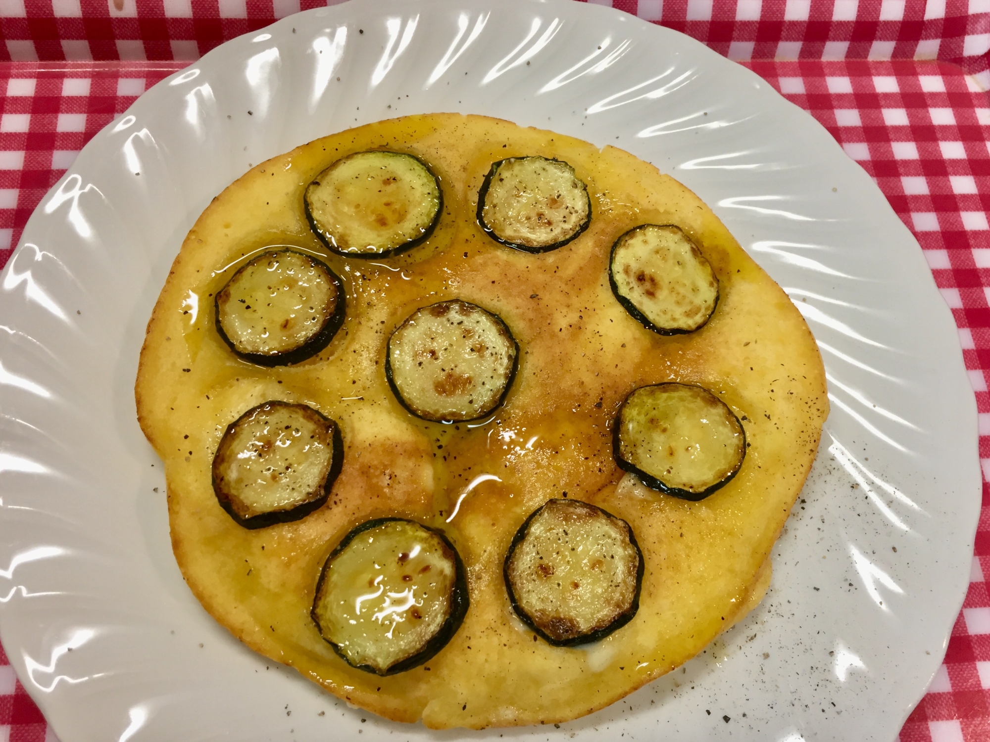 ズッキーニとチーズのパンケーキ  オリーブオイルで