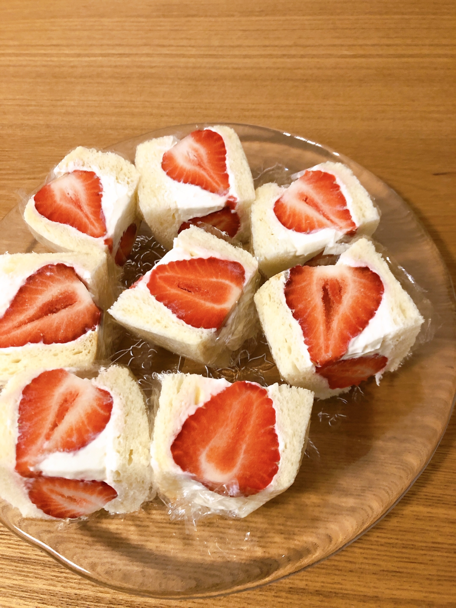 水切りヨーグルトで作る!映え映えいちごサンド