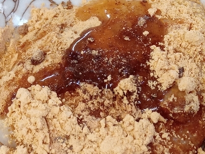 黒蜜がないので、黒糖+蜂蜜でいただきました。それらしく見える(^_^;)？きなこ餅よりも甘くおいしかったです♪