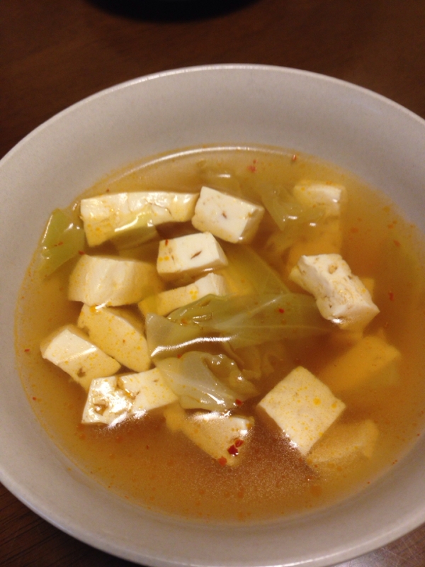 キャベツと豆腐の味噌スープ