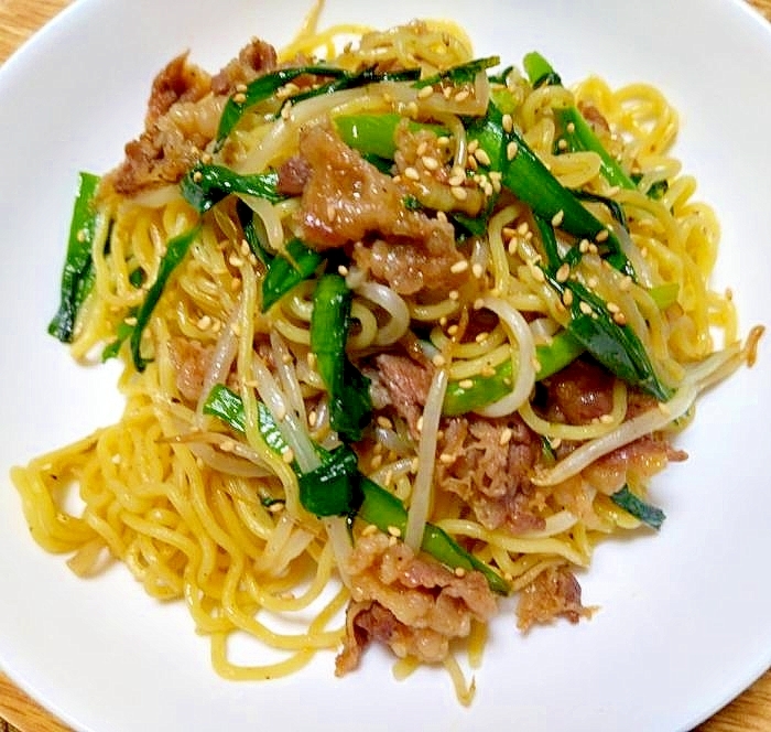 ニラもやし＆牛肉の塩焼きそば