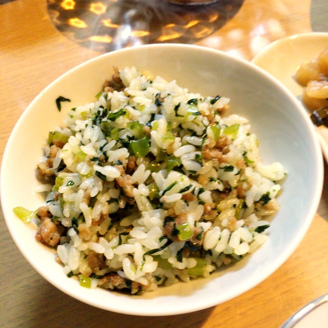 小松菜とひき肉の混ぜご飯