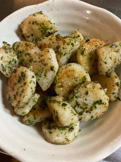 外は香ばしくて中はモチっとしてめちゃくちゃ美味しかったです！青のり風味もいいですね。おつまみに最高でした♫