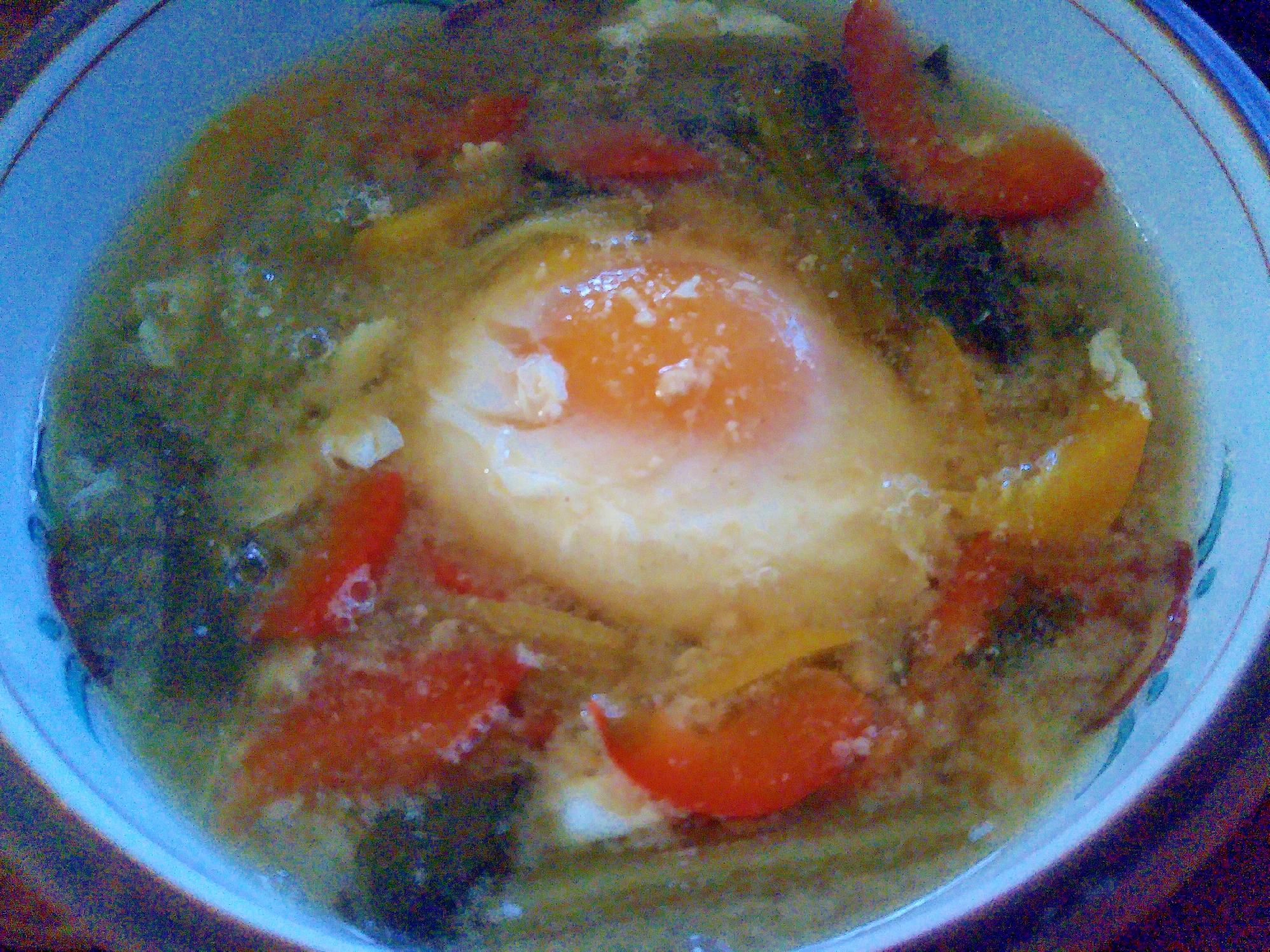 たまご赤ピーマン玉ねぎ小松菜のスープ