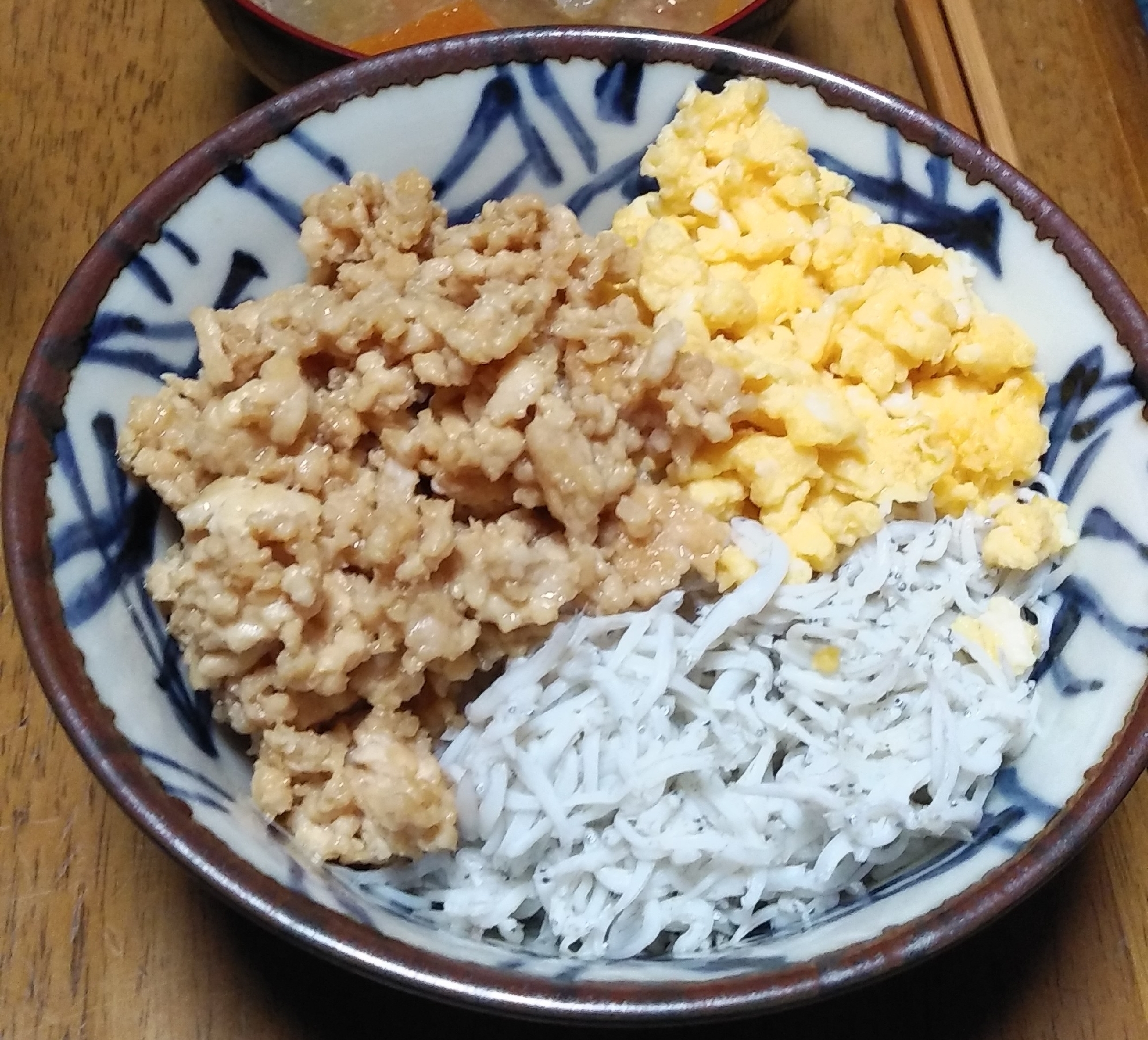 しらす入り三色丼