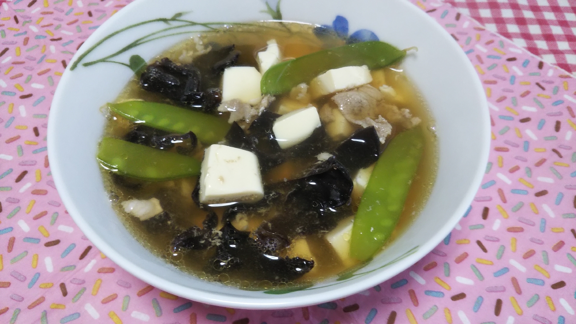 キクラゲと豚肉と絹さやと豆腐の中華スープ☆