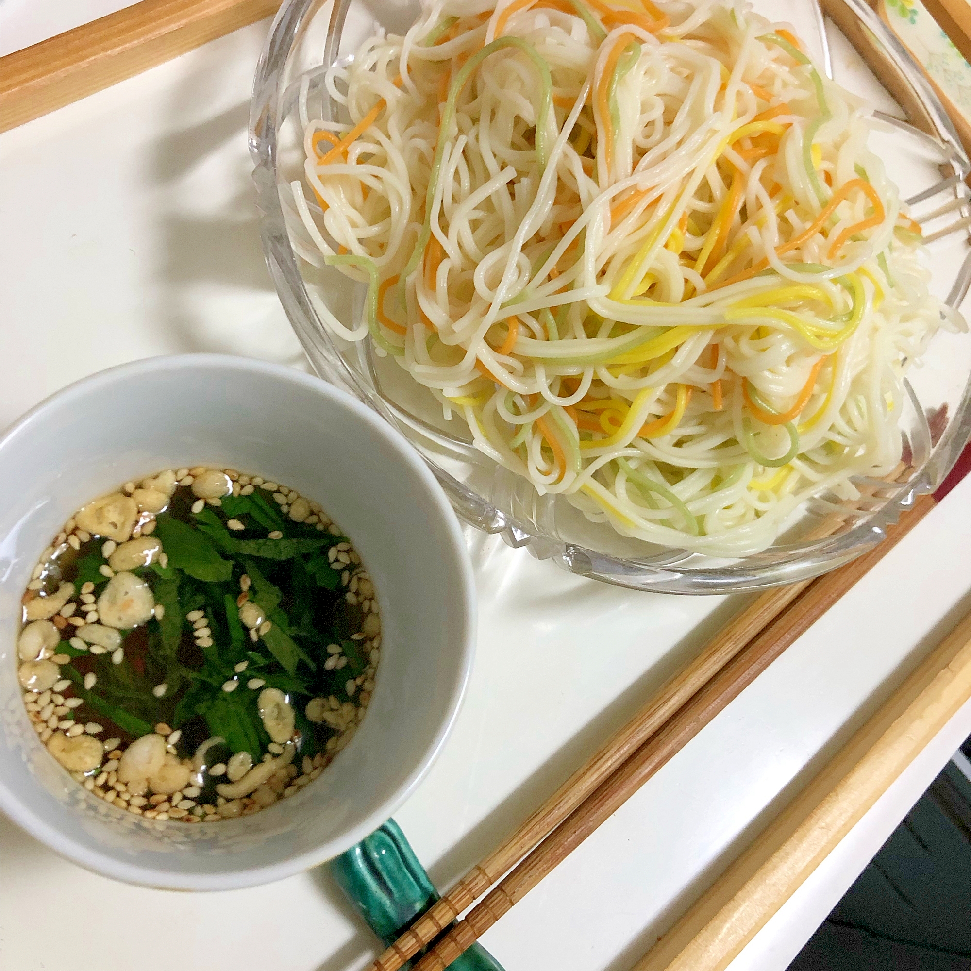 青じそと天かすとごまのそうめん