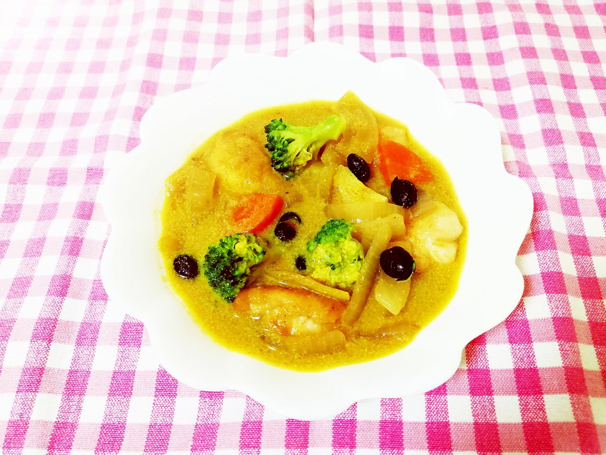 ブロッコリー入り♪黒豆豆乳カレー