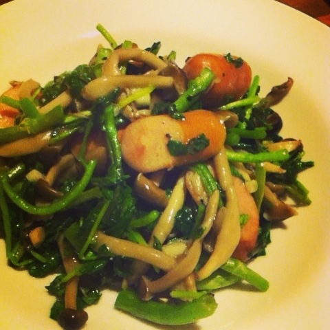 クレソンとウインナーとしめじのガーリック炒め