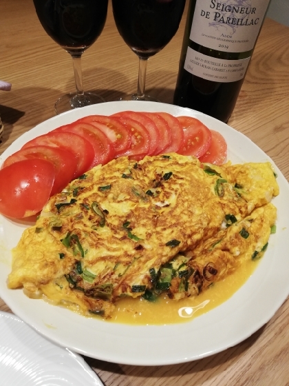 冷蔵庫に材料が無く、ネギで玉子焼きを作れないかと、辿り着きました(笑)簡単でとても美味しくできあがりました。次はもっと綺麗に焼けますように。ごちそうさまでした♡