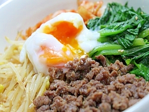 手抜きビビンバ風丼 ぜーんぶレンジで簡単 レシピ 作り方 By 楽天出店店舗 新垣ミート楽天市場店 楽天レシピ