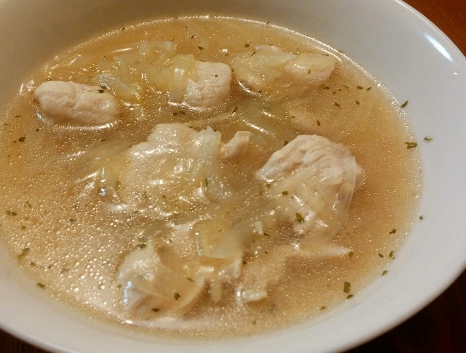 玉ねぎと鶏むね肉のあっさり簡単旨味スープ