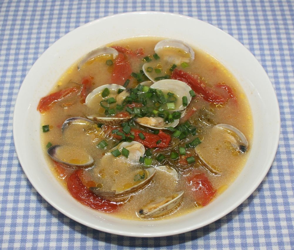 簡単☆トマト出汁☆ドライトマトであさりの味噌汁