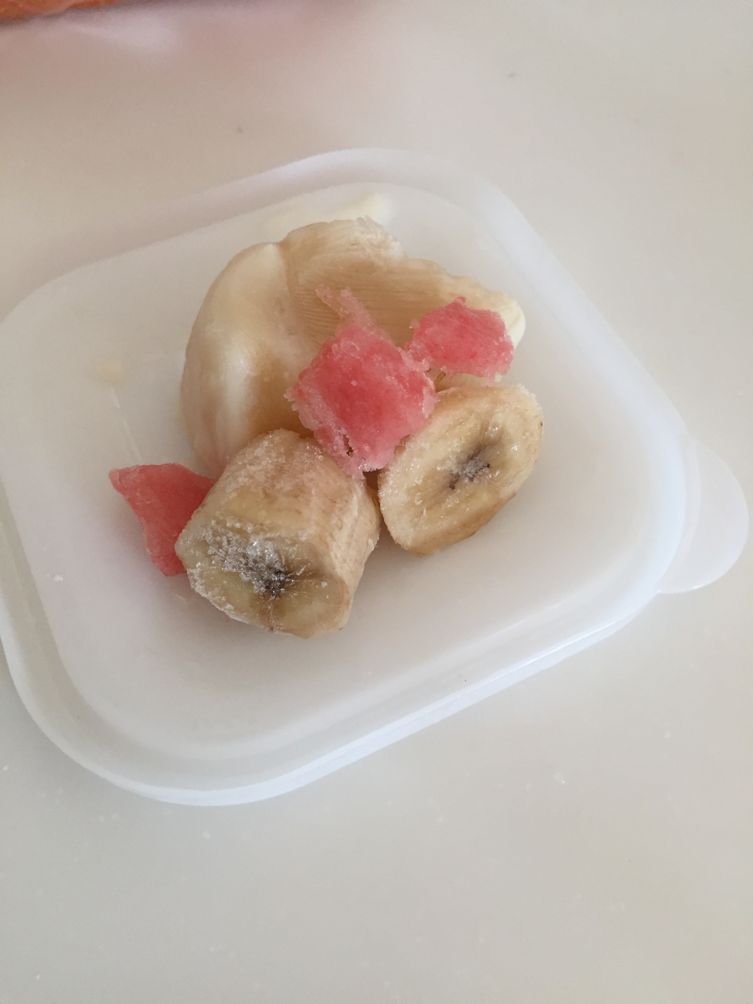 バナナ豆乳氷と冷凍フルーツ添え！