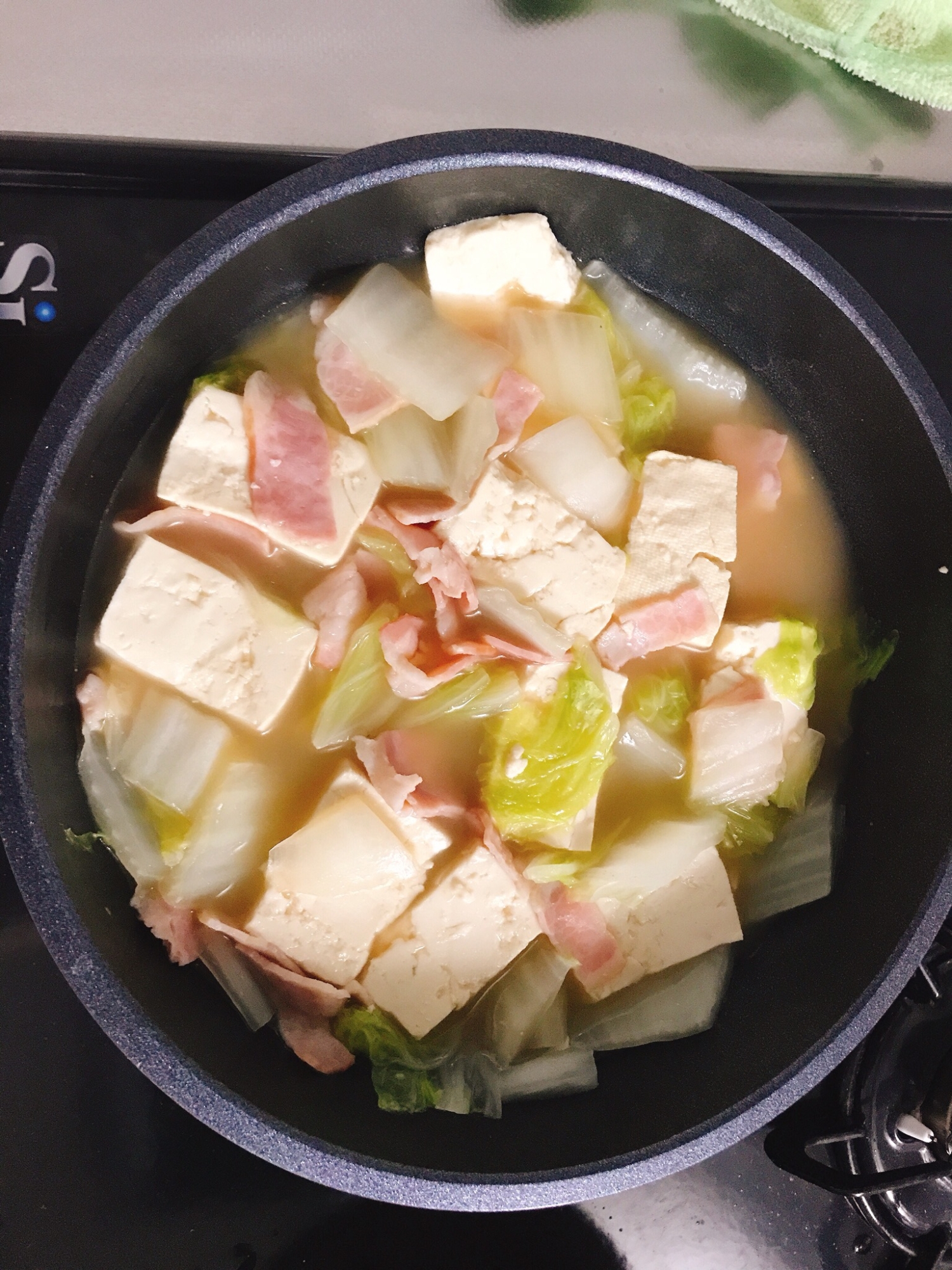 豆腐と白菜、ベーコンの中華煮