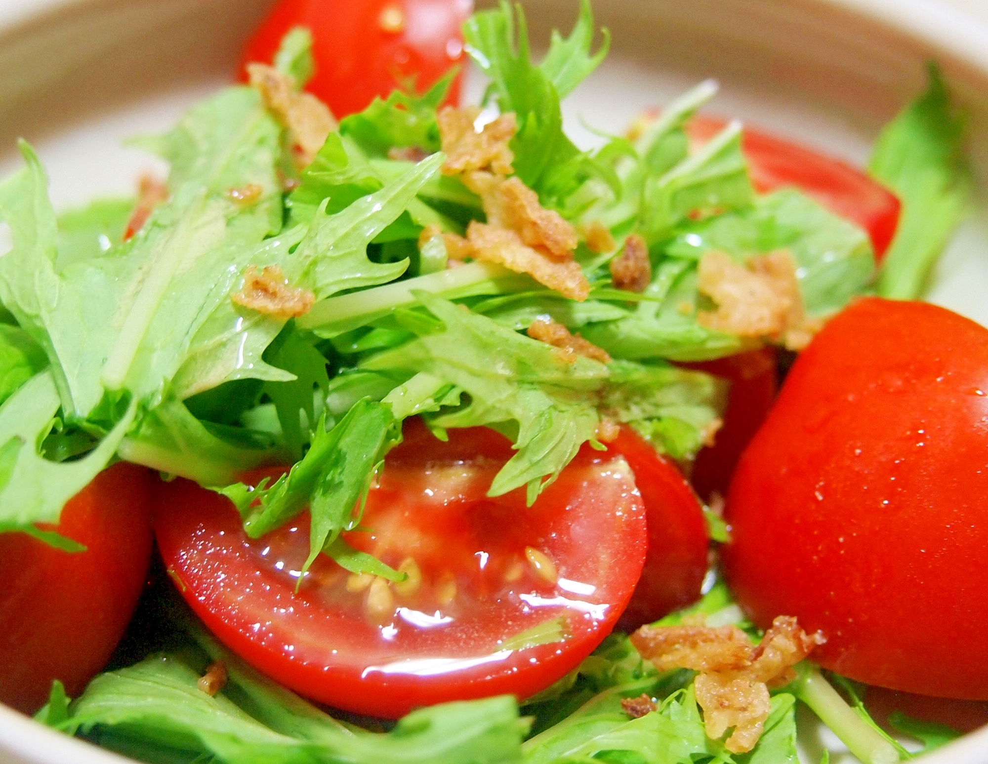 水菜とトマトのオニオンガーリックサラダ