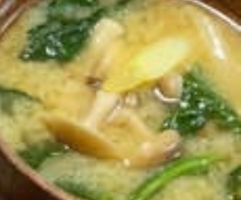 ほうれん草しめじキャベツ味噌汁