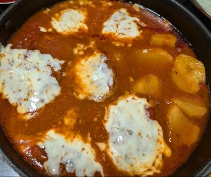 トマト缶で☆とろけるチーズの煮込みハンバーグ