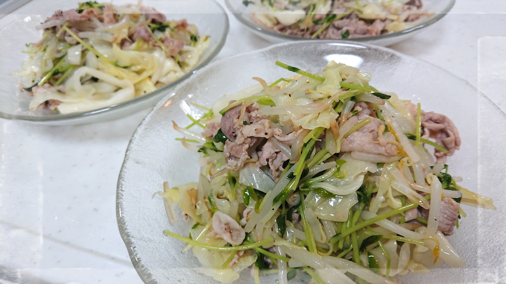 どっちも豆の苗☆豚肉&キャベツ&ダブル苗炒め♪