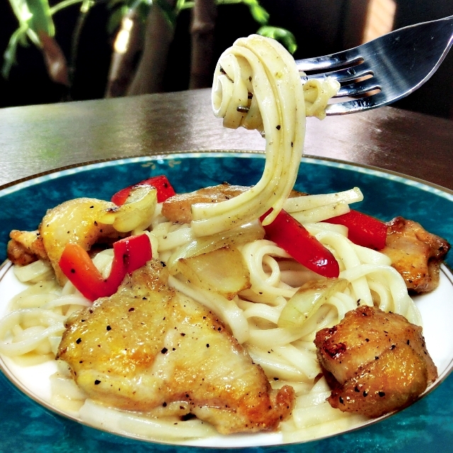 爽やかでフルーティー！鶏肉と麺のラ･フランスソテー