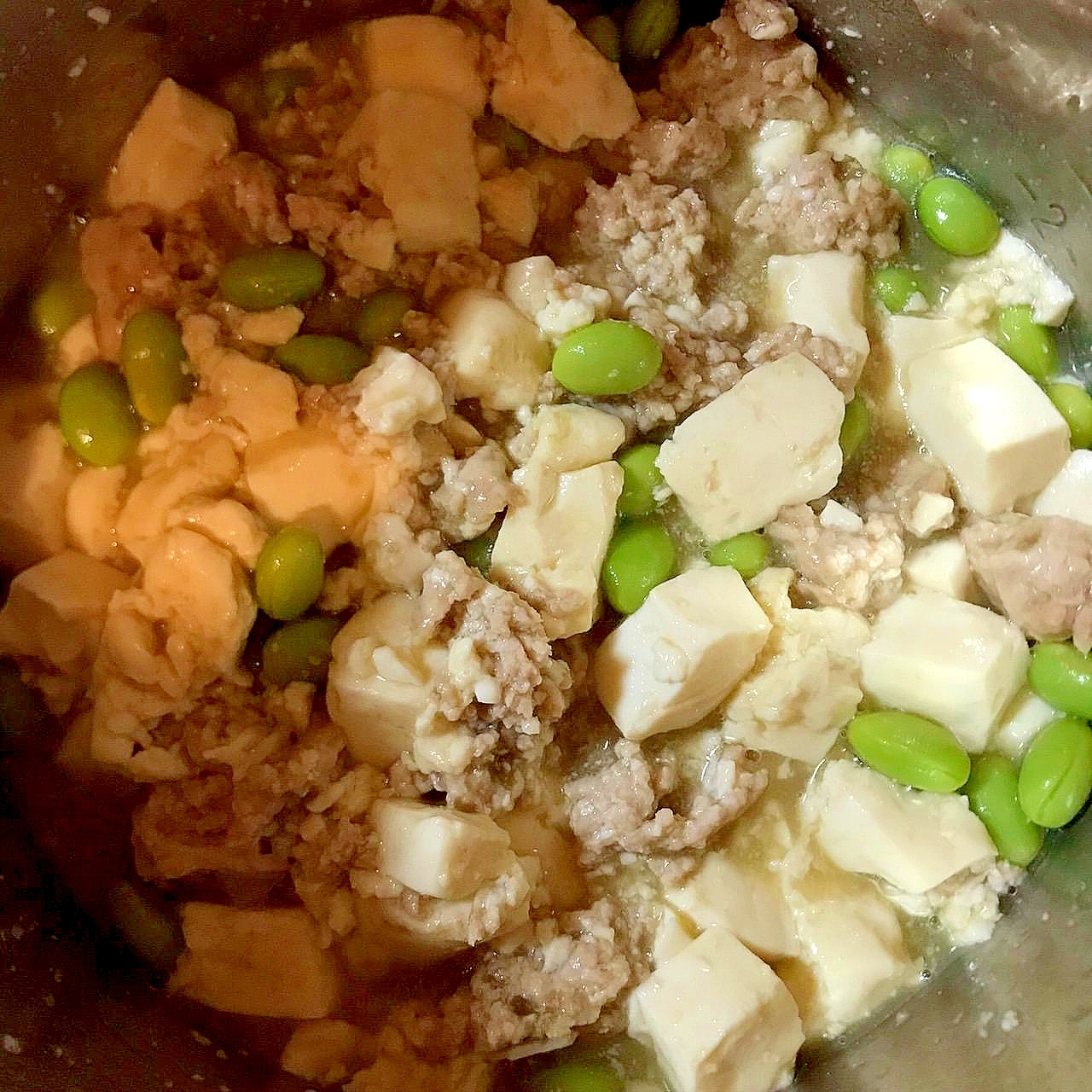 ◤電鍋レシピ◢ 枝豆と鶏ひき肉の豆腐煮