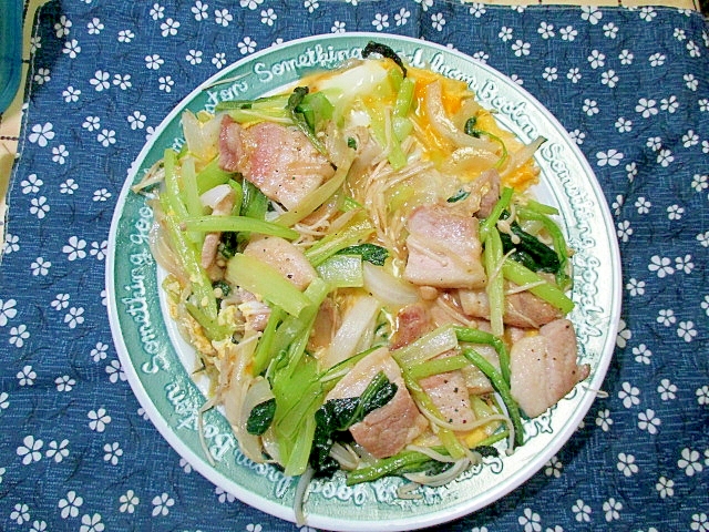 小松菜と厚切り豚バラの卵とじ炒め