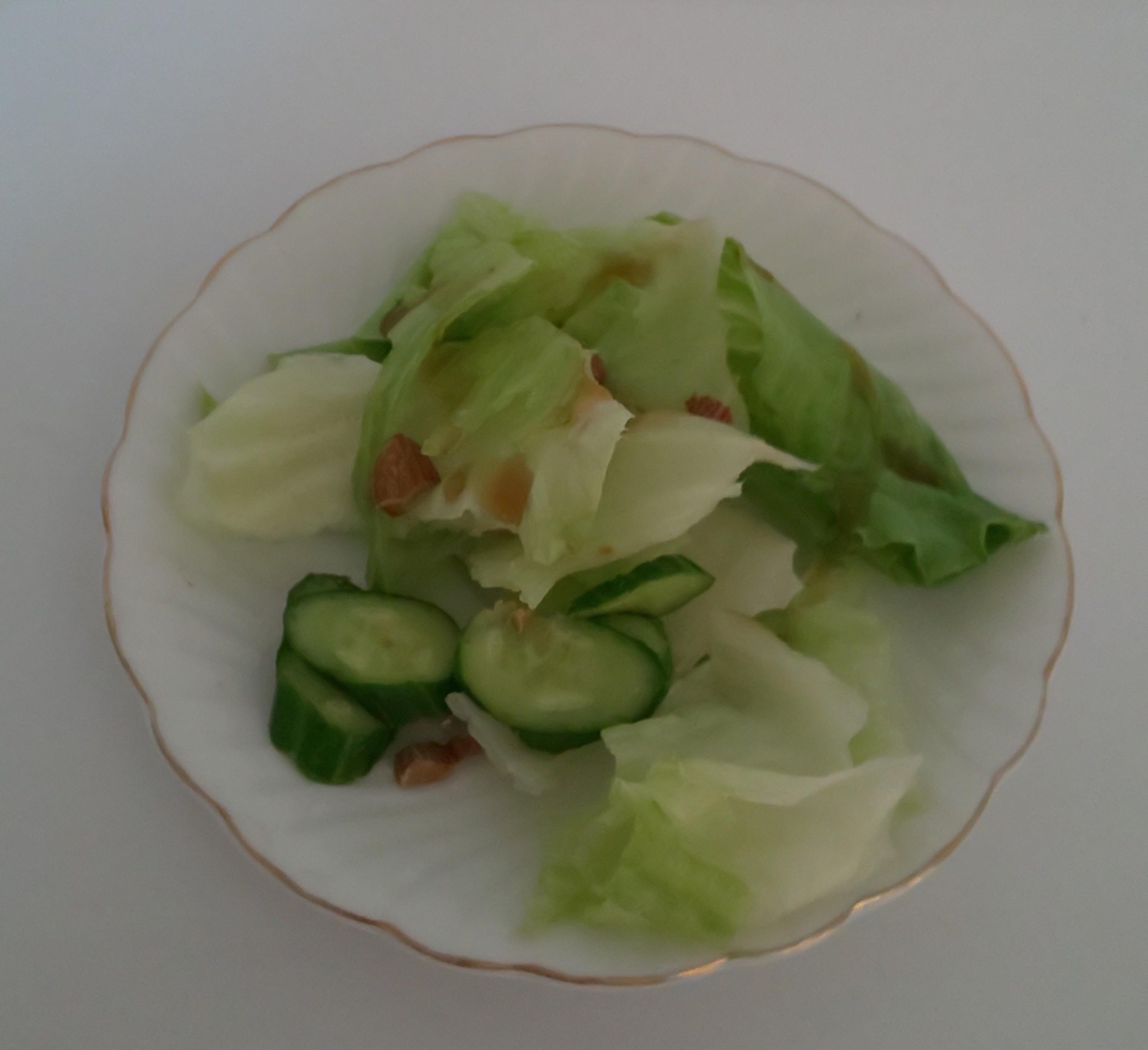 レタスきゅうり☆アーモンド入りサラダ