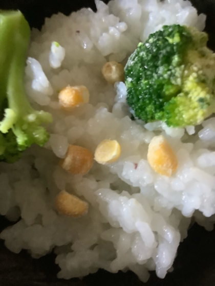 とうもろこしとブロッコリーの混ぜご飯