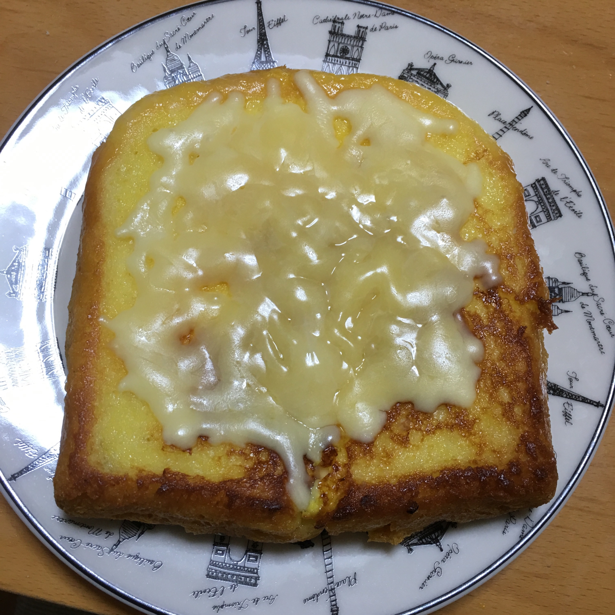 チーズの塩気がちょうどいい。フレンチトースト