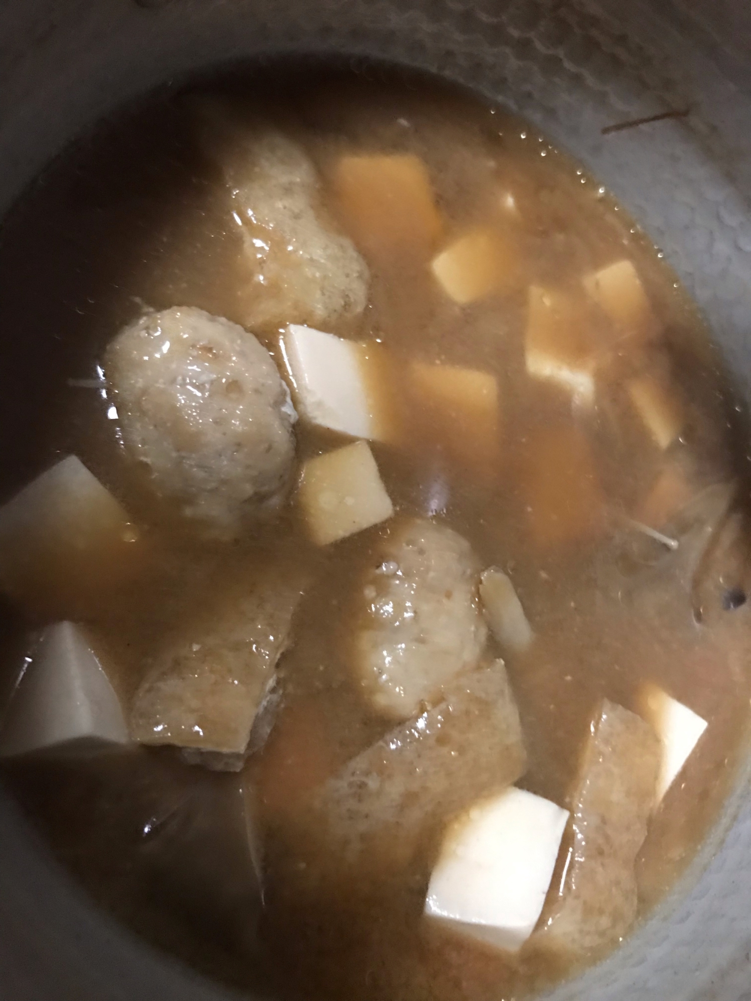 つみれと豆腐と油揚げと大根の味噌汁