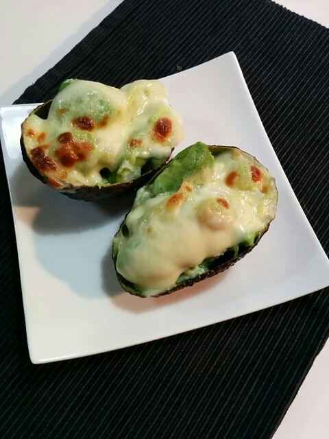 おもてなしにも アボカドの海老チーズ焼き レシピ 作り方 By にゃるう2969 楽天レシピ