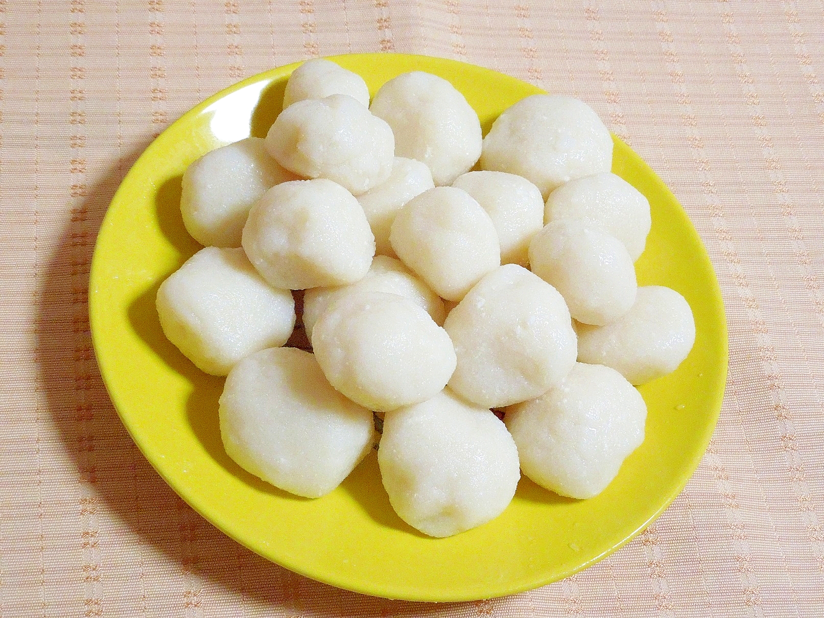 お月見に☆材料２つ豆腐白玉だんご