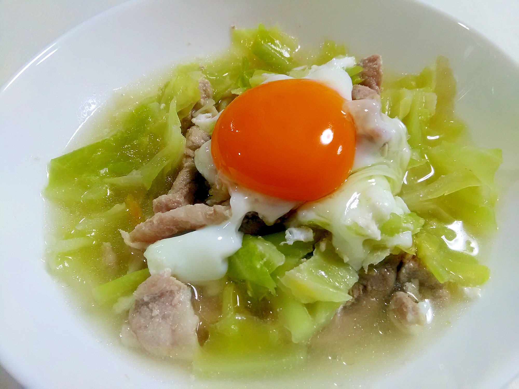 ボリューム満点☆豚肉と半熟卵の中華スープ