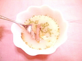シャキシャキじゃがいもとソーセージの豆乳スープ