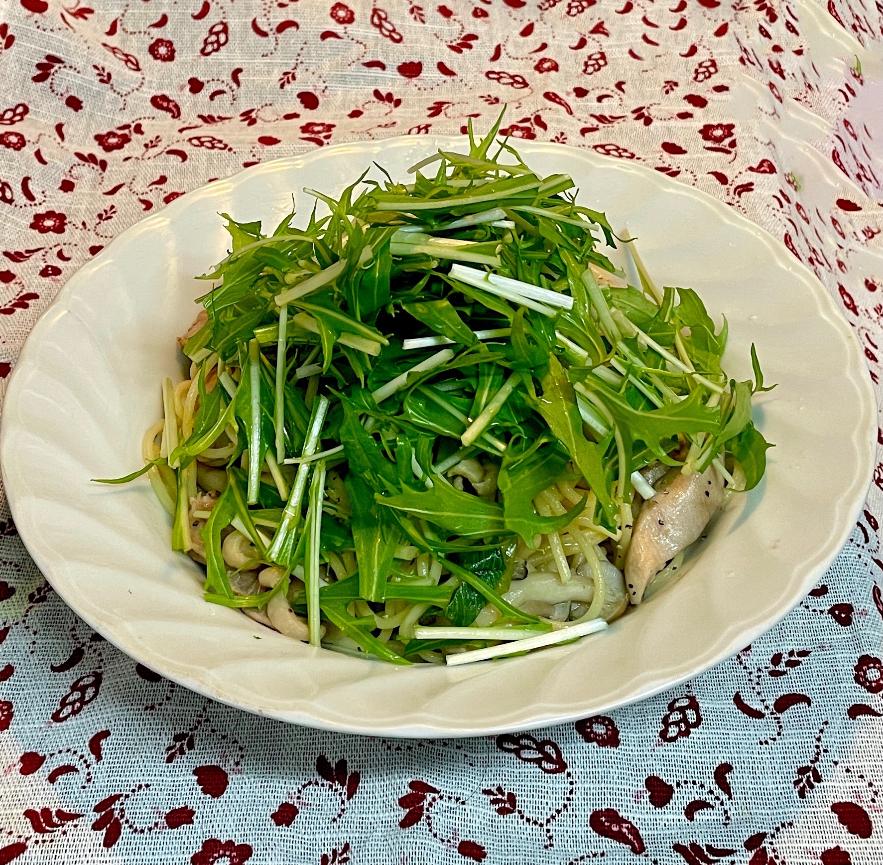 水菜をたっぷり乗せてどうぞ♡鶏肉の柚子胡椒パスタ
