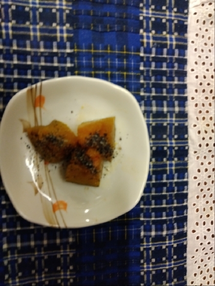 かぼちゃの煮物のたっぷり黒胡麻まぶし