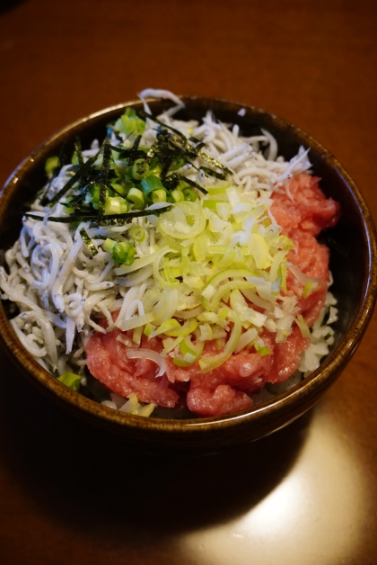 簡単・ヘルシー！ねぎとろ＆しらすの二色丼