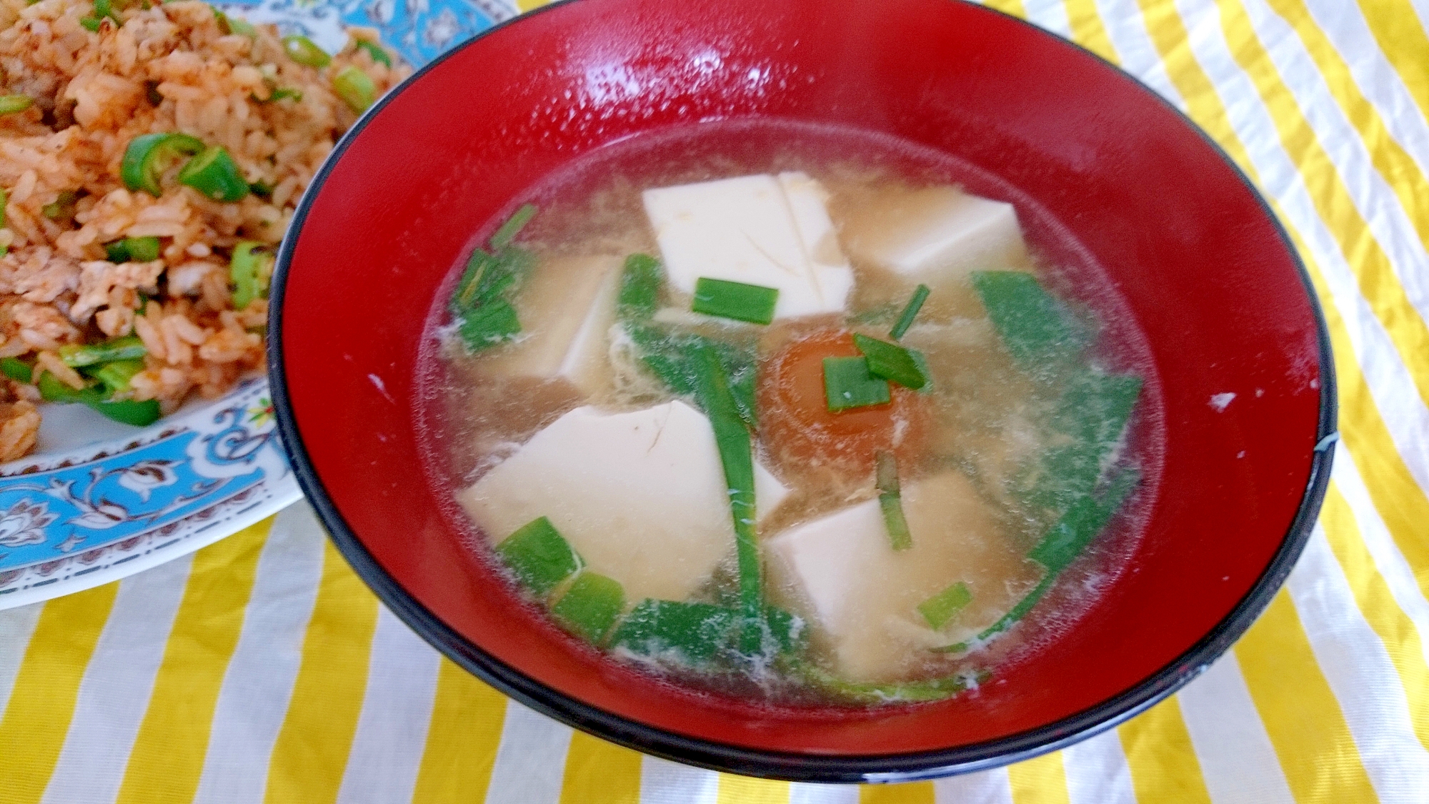 絹ごし豆腐とミニトマトで作るダシダスープ