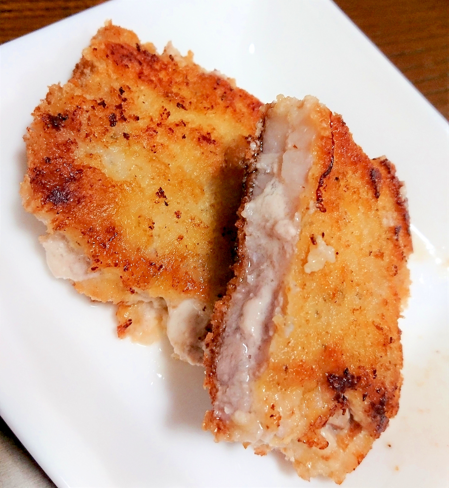 お肉を重ねてボリュームUP！豚肉チーズのカツレツ♡