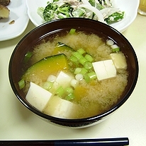 カボチャと豆腐と小ネギの味噌汁☆