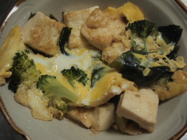 豆腐とブロッコリーの卵とじ