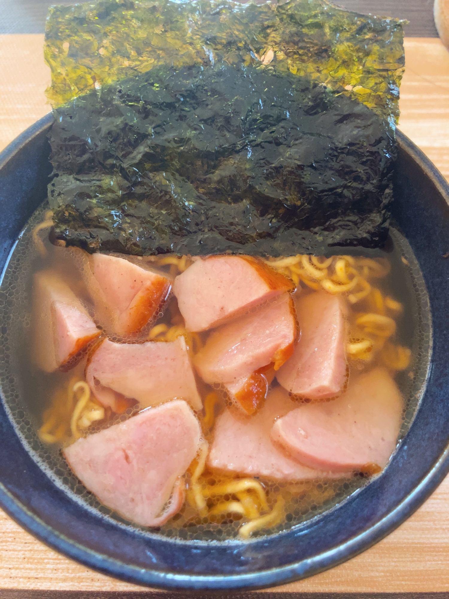 寒い日に！ハムゴロゴロ海苔ラーメン