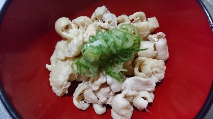 いつも捨ててしまっていてもったいないなと思っていた鶏皮。美味しい1品に活用できることを知り、とても嬉しいです。