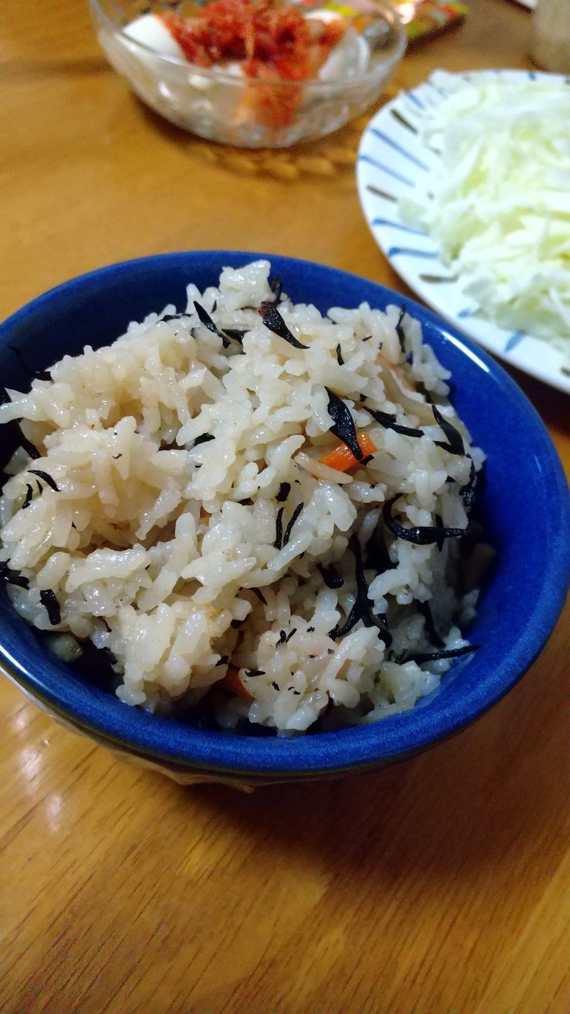 ひじきとごぼうとにんじんの炊き込みご飯