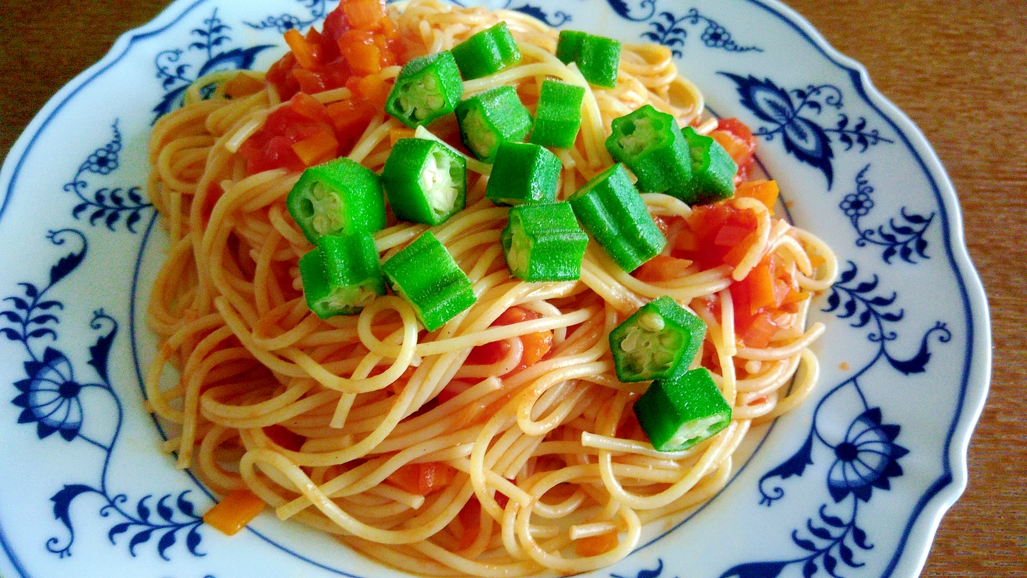 お鍋一つで、オクラとトマトソースのパスタ