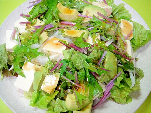 豆腐とアボカド水菜レタスのサラダ