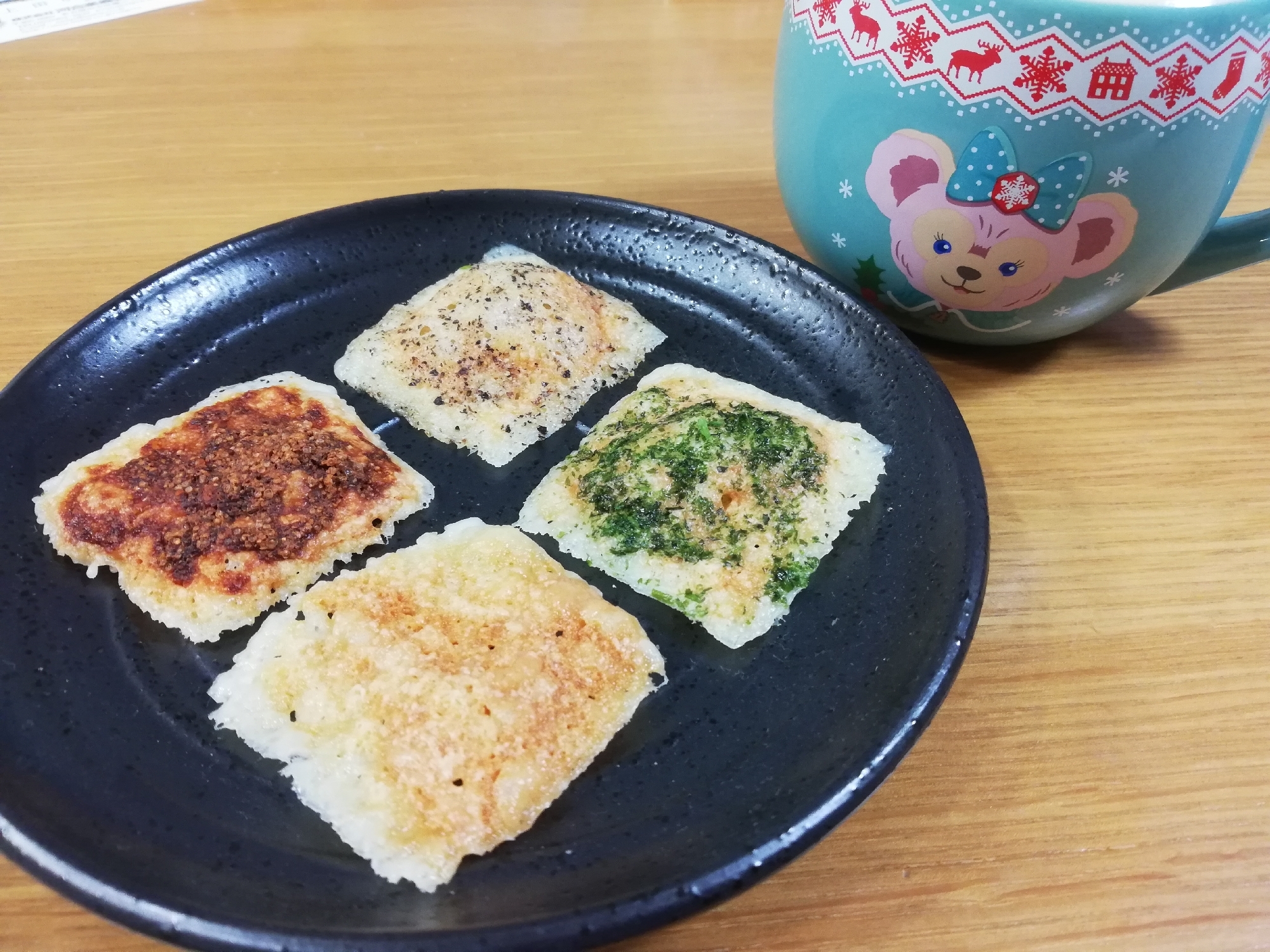 簡単すぎる☆レンジでチーズせんべい