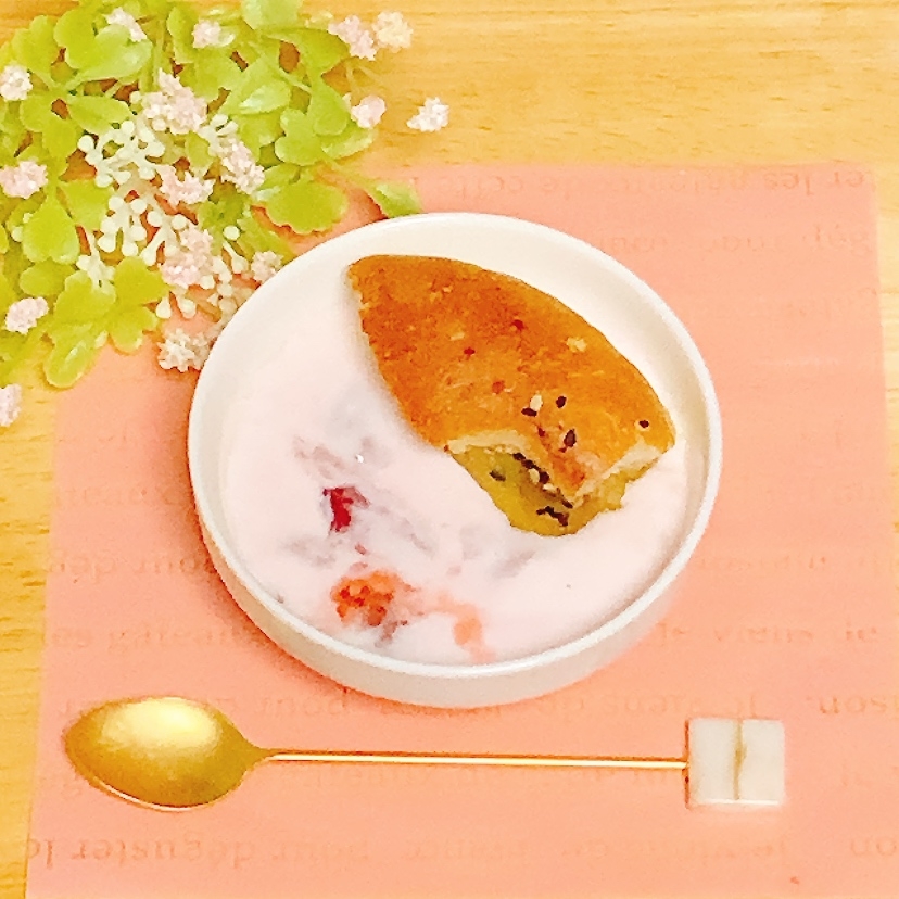 好きなパン♪いちごジャムヨーグルト